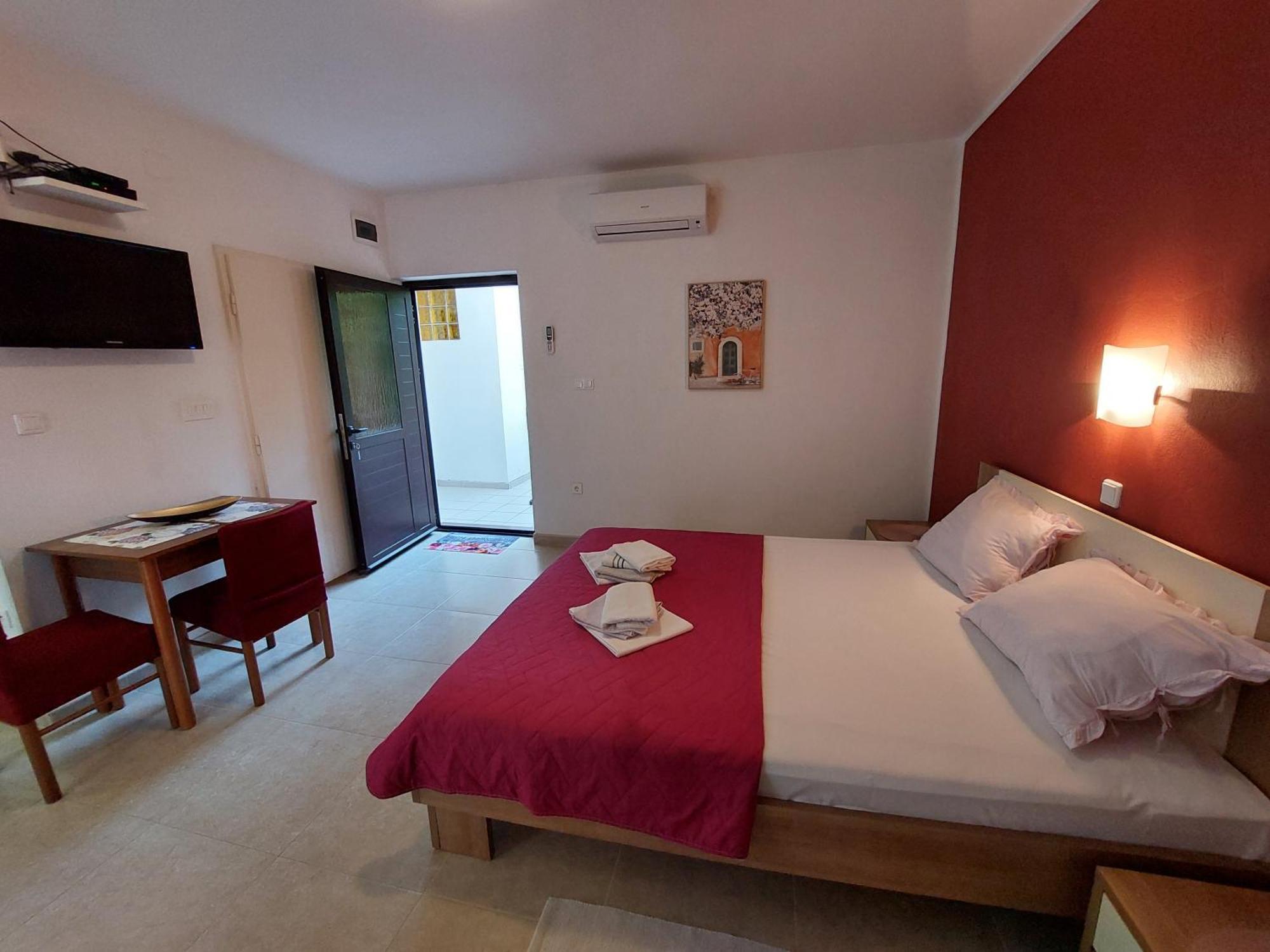 פג Apartments Nenad & Marija מראה חיצוני תמונה
